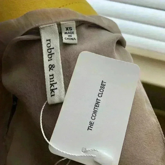 Robbi & Nikki Beige Sequined Sparkling Top with Silk Overlay. Size XS. - Picture 8 of 8